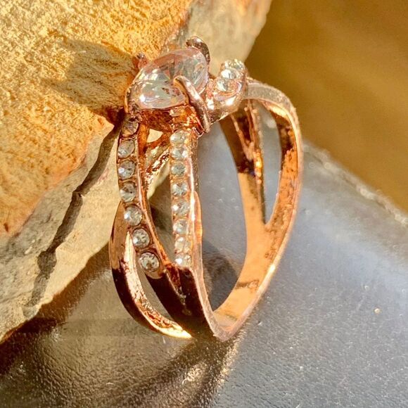 Bright Shiny Luxury Crystal Chic Elegant Ring Size 12 - Picture 4 of 5